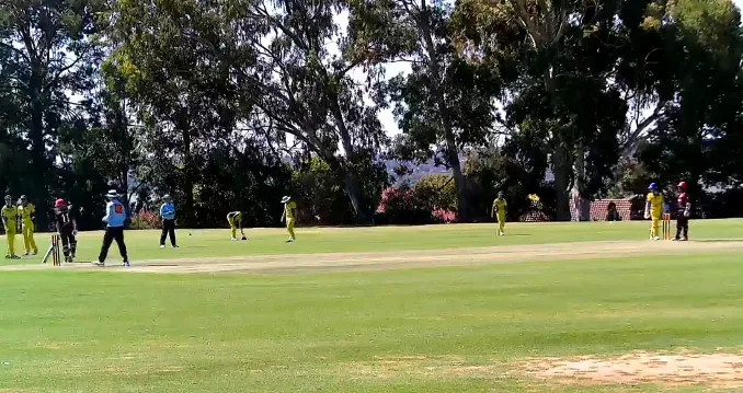 Adelaide Rockets batters build big total against Western Chargers in Mackay