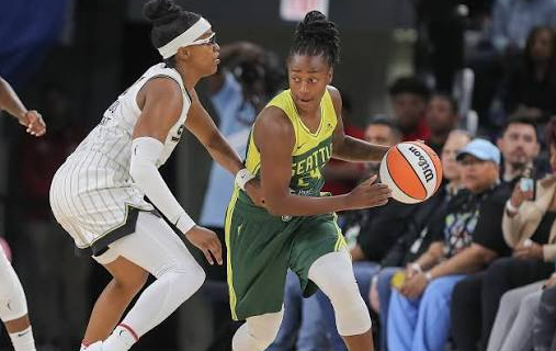 Chicago Sky vs Seattle Storm WNBA Preview Chicago Sky vs Seattle Storm WNBA match preview before the Women's National Basketball Association game.