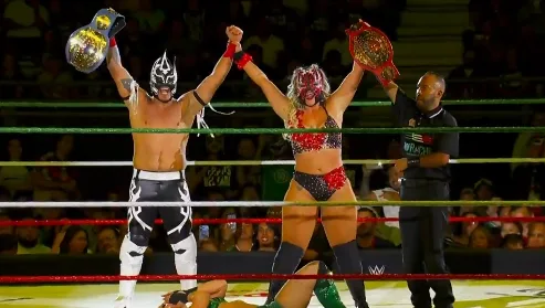 La Hiedra and Laredo Kid celebrate winning AAA Mixed Tag Team titles